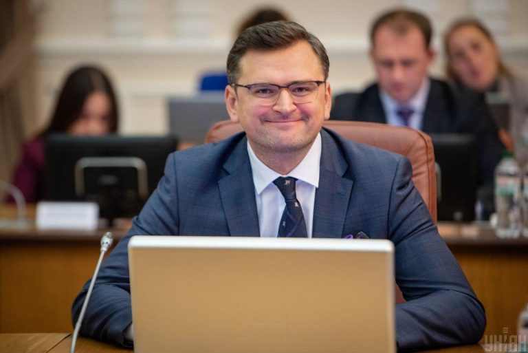 In arrivo medici e infermieri dall’Ucraina, il ministro Kuleba: “Da bambino ho vissuto ad Avellino”