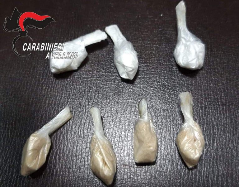 Nasconde eroina e cocaina nel pacchetto dei filtrini per sigarette: denunciato