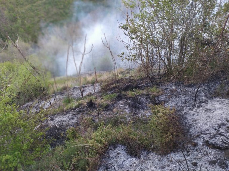Incendio a Montoro, la squadra del genio civile sul posto