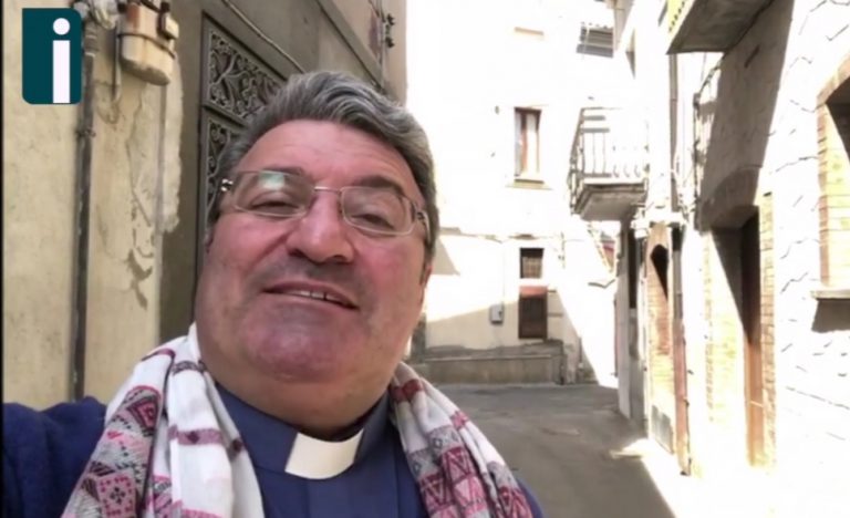 VIDEO/ Don Patrizio, cappellano di Solofra: “Chiese aperte durante l’emergenza Coronavirus”