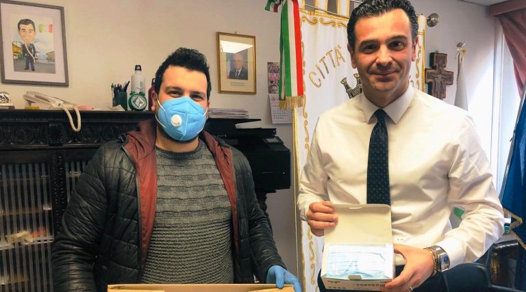 Coronavirus, 1000 mascherine regalate al Comune dal Caffè Plaza