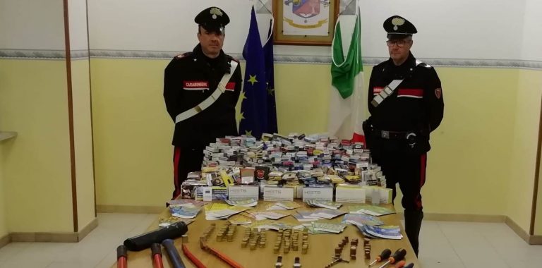 Svaligiano la tabaccheria e si danno alla fuga in Audi, i Carabinieri recuperano la refurtiva