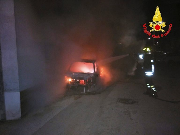 Incendio nella notte a Forino, l’intervento dei Caschi Rossi evita gravi conseguenze