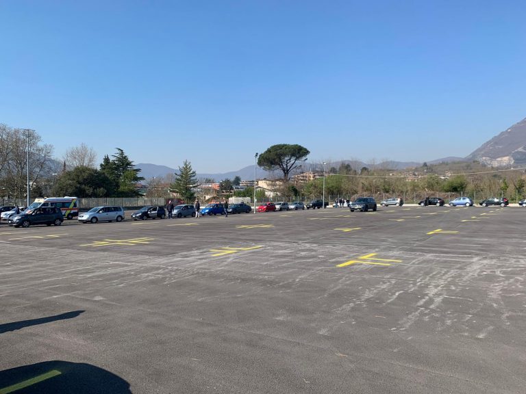 Test rapidi, grande fila di auto a Campo Genova. Assembramento?  I medici: “Per fortuna tutti con mascherine”