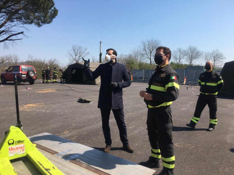 FOTO/ Anche il Sottosegretario Sibilia a Campo Genova: “A disposizione di tutti i sindaci. Sì ai test rapidi”