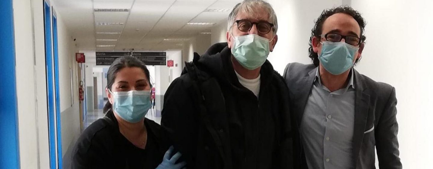 FOTO / Forino, il consigliere comunale sconfigge il Covid: sindaco e assessore lo festeggiano