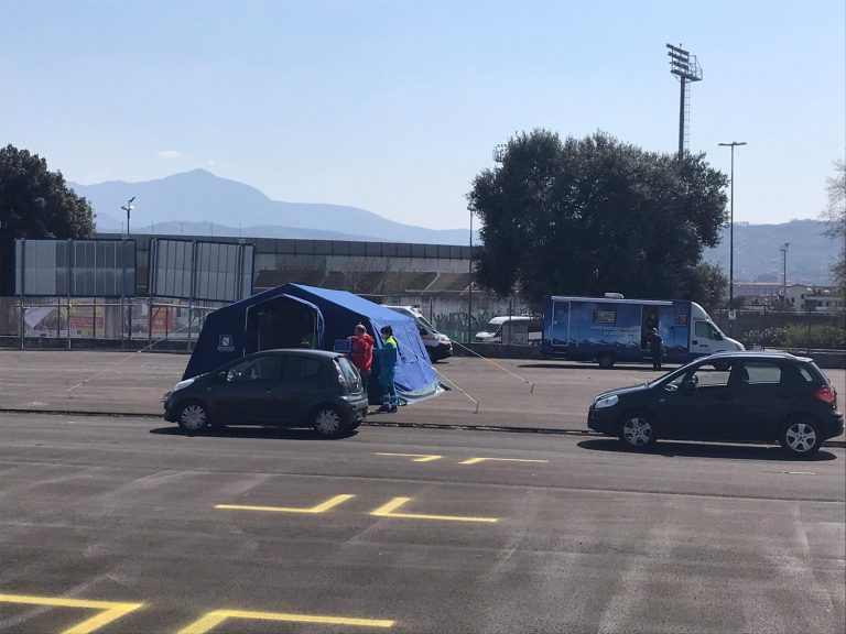 VIDEO/ Covid-19, via ad Avellino ai drive-in test a Campo Genova