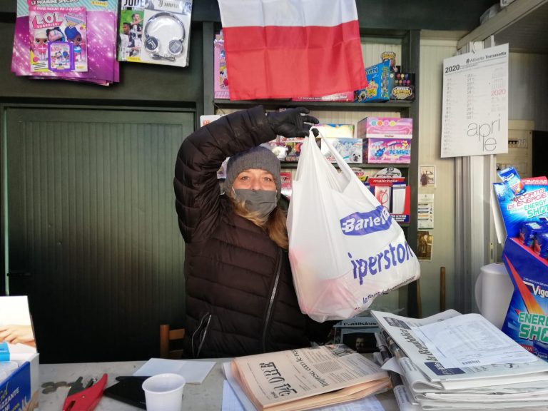 Avellino, l’edicola vicino il Conservatorio lancia la spesa sociale. “In tanti vivono un vero e proprio dramma”