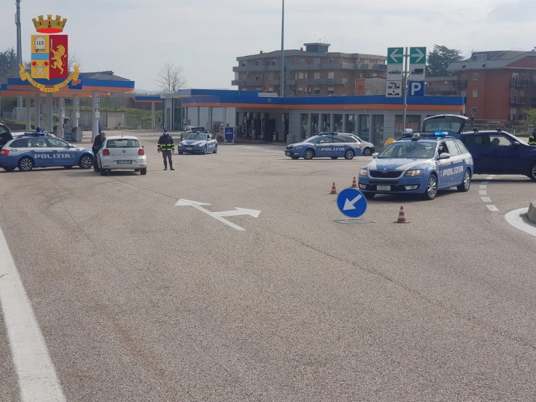 Corornavirus, serrati controlli a macchine e persone da parte della polizia stradale