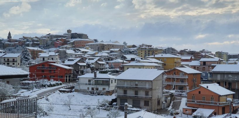 FOTO/ La neve sull’Irpinia è sempre uno spettacolo: no, non è un pesce d’aprile