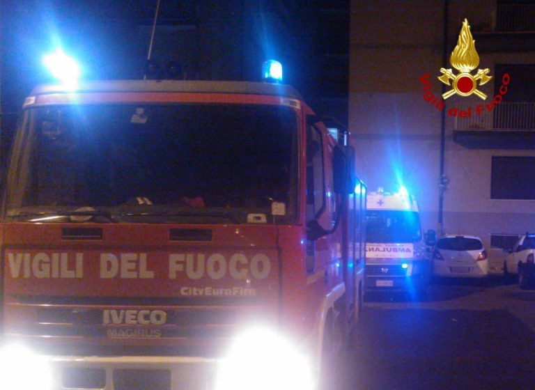 Anziana cade in casa: soccorsa dai vigili del fuoco