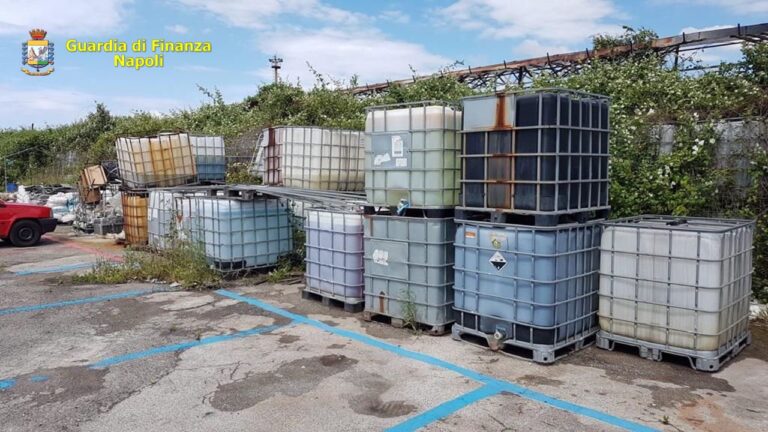 VIDEO/ Prodotti detergenti spacciati per disinfettanti: scattano i sequestri nel napoletano