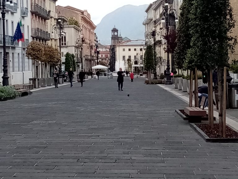 Verso la Fase Due. Avellino di giorno: File solo nei pressi degli alimentari e farmacie