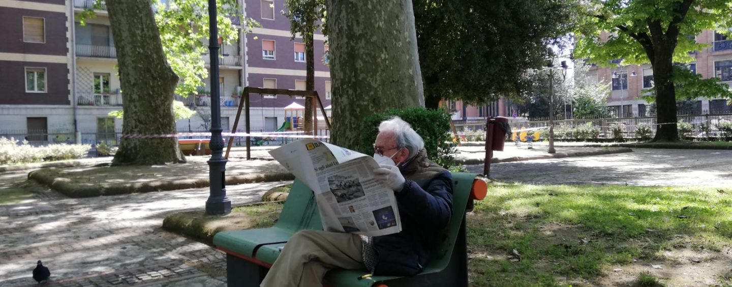 Ogni giorno la stessa panchina in Villa e il giornale: ritorna l’antico “rito” del signor De Rogatis, il primo “avventore” post lockdown