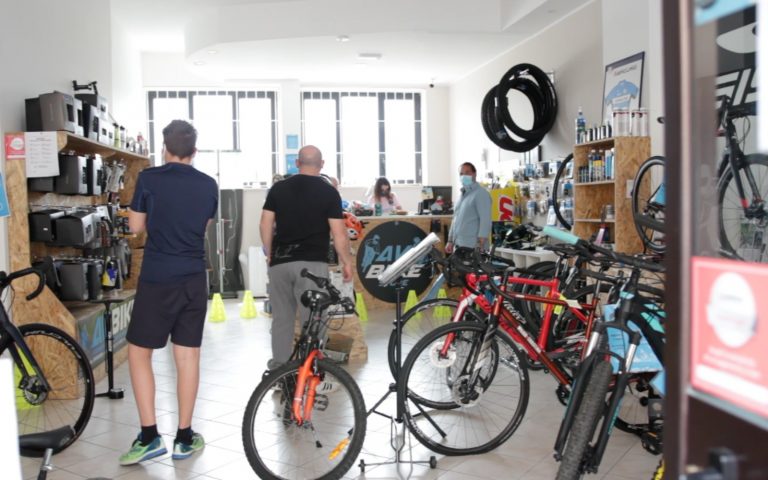 FOTO E VIDEO / Tutti in sella, cresce la voglia di bici in Irpinia: ecco l’altra faccia del Covid-19