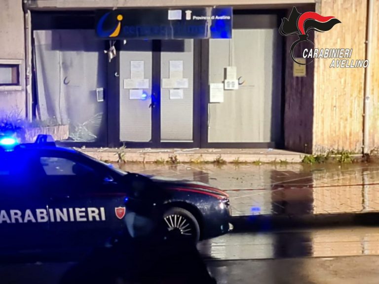 Avellino, bomba al centro dell’impiego: revocati i domiciliari agli imputati