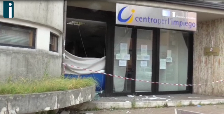 Video/Bomba al Centro per l’Impiego, il direttore D’Urso:”Atto di pura delinquenza”