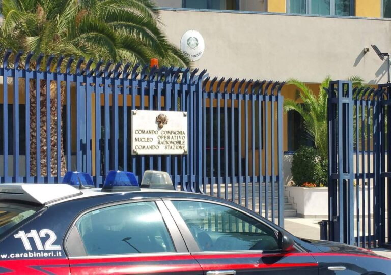 Una disperata chiamata ai carabinieri per salvare la sua cagnolina