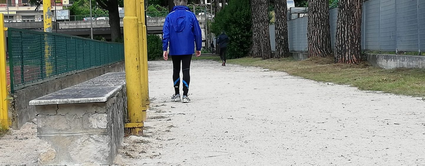 FOTO / Campo Coni, da oggi si passeggia. Il pomeriggio dentro massimo un’ora e venti. Da lunedì via alla corsa