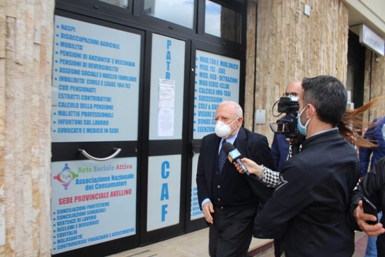 Vallo di Diano e Ariano escluse dal fondo Covid, De Luca all’attacco: “Sconcertante”