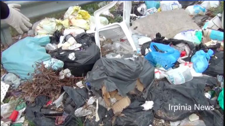 VIDEO/ Grottaminarda, una strada usata come discarica