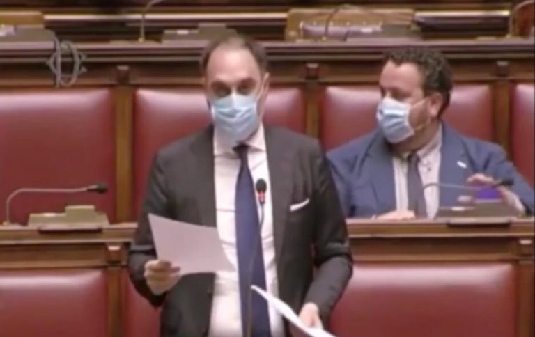 VIDEO/ Gubitosa si commuove in Parlamento parlando del Paese in difficoltà a causa della pandemia