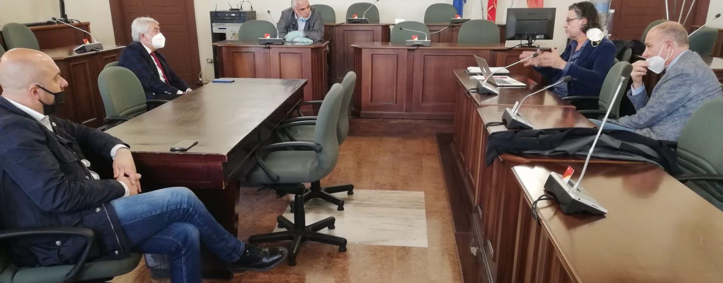 Tassa rifiuti e agevolazioni per le attività commerciali rimaste chiuse: vertice tra Provincia, Ato e IrpiniAmbiente