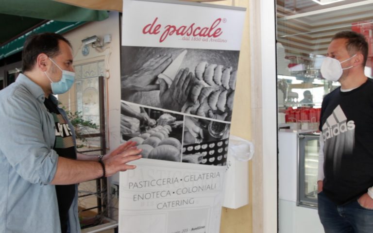 FOTO E VIDEO / Bar, pasticcerie, pizzerie: ripresa a singhiozzo ad Avellino. “Per ora è bello anche il solo rivedere i nostri clienti”