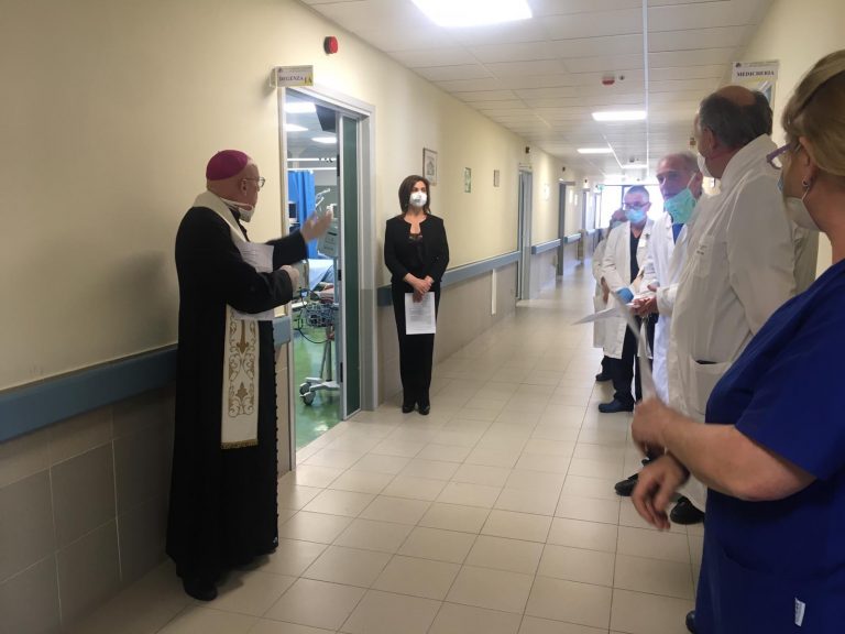 VIDEO/ Frangipane, inaugurato il nuovo Reparto di Neurologia con la benedizione del vescovo Melillo