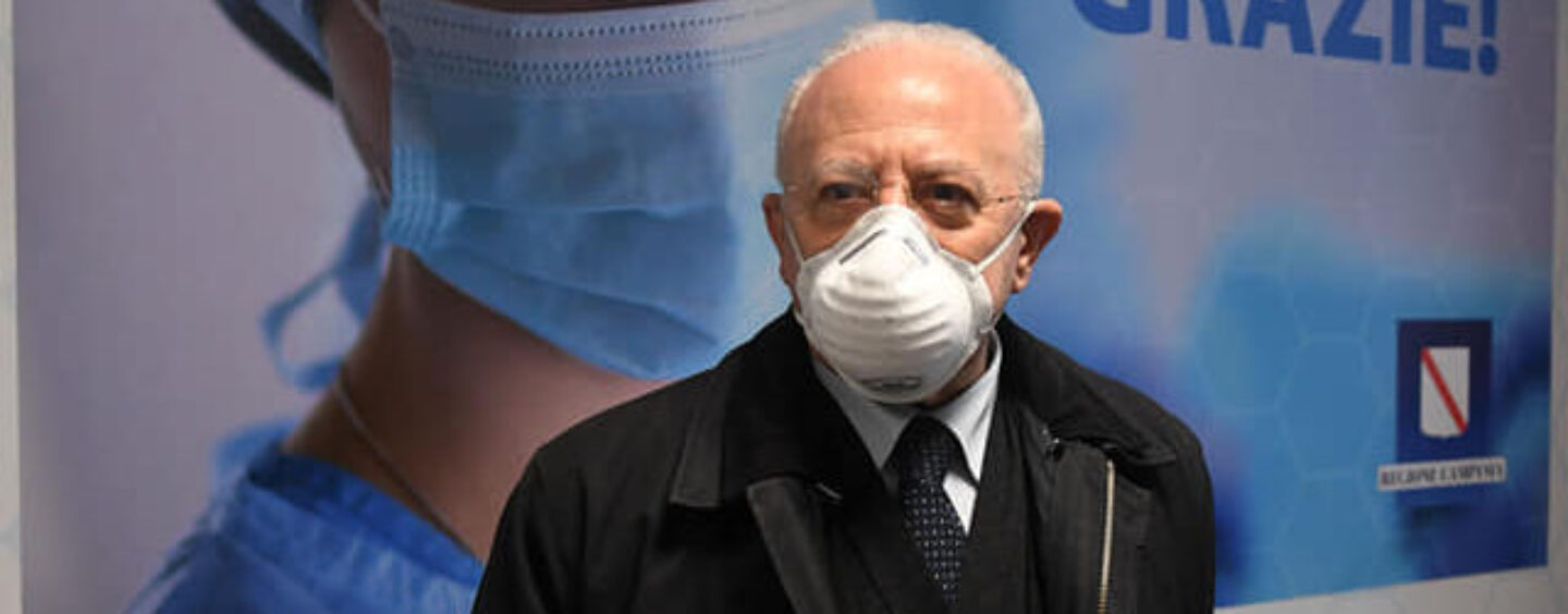 De Luca avverte: “Ordinanza per chiudere negozi con clienti o addetti senza mascherina”