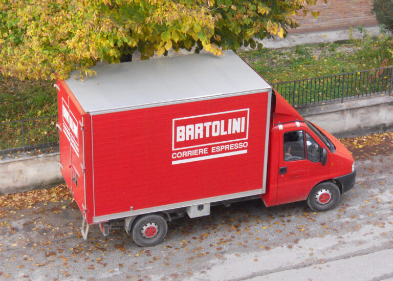 Focolaio alla “Bartolini” di Bologna, oltre 40 operai positivi