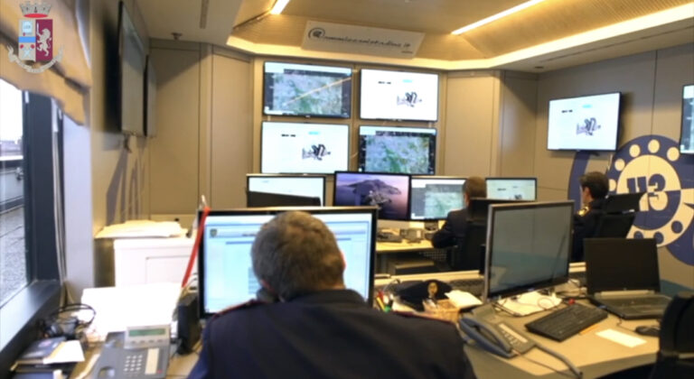VIDEO/ “Chi gli ha dato il mio numero di telefono?”, operazione “Data room”: 13 arresti