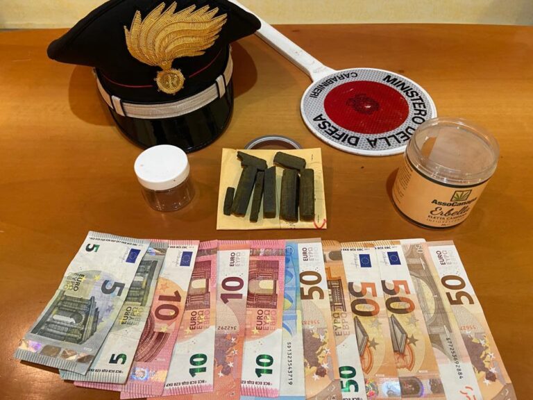 Benevento, spacciava hashish in pieno centro: fermato dai carabinieri