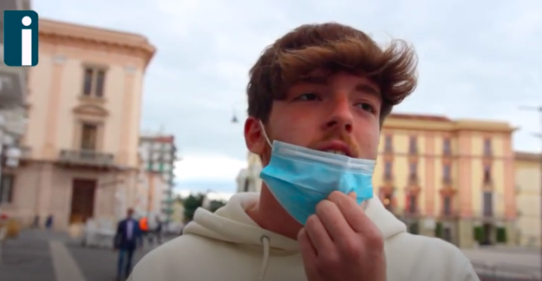 VIDEO/ Mascherine facoltative all’aperto in Campania: ad Avellino molti preferiscono tenerla