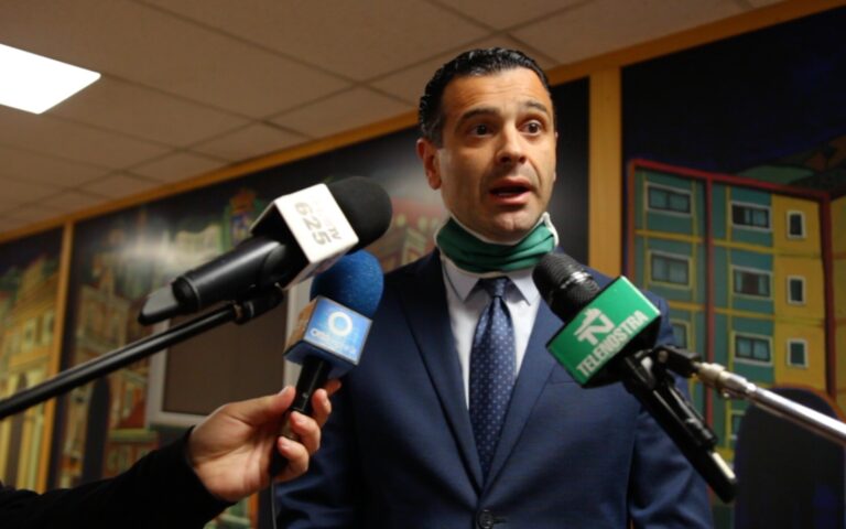 VIDEO / “La verità è quella che racconto io, non ascoltate le fake news”. Notte “brava”, la versione del sindaco Festa