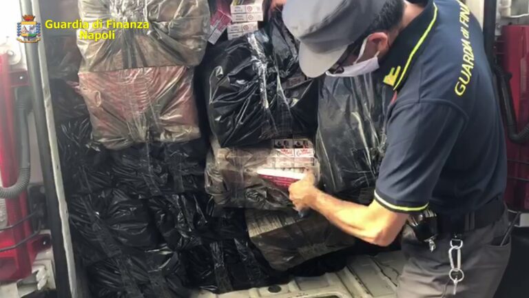 VIDEO/ Contrabbando di sigarette, due persone in manette: percepivano reddito di cittadinanza