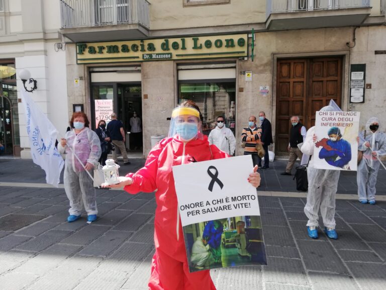 FOTO E VIDEO / “Sfruttati e mal pagati”. Da eroi a invisibili, la rabbia degli infermieri