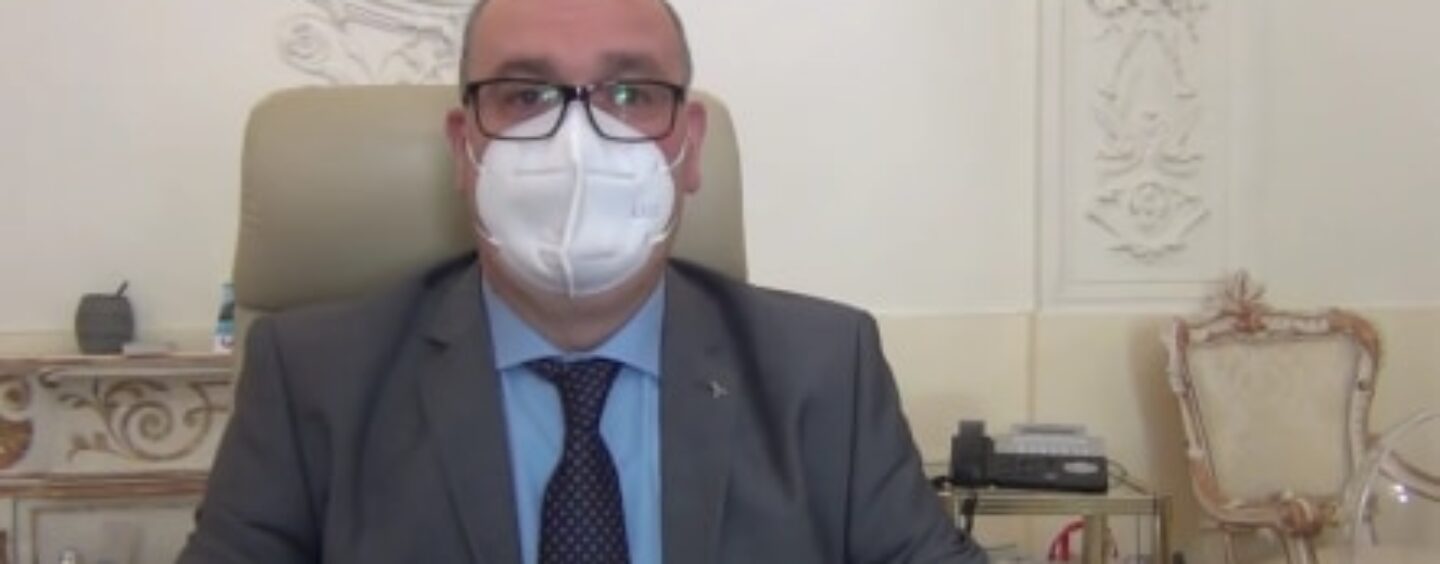 VIDEO/Monteforte, il Sindaco rinuncia a tre mesi di stipendio per aiutare le famiglie in difficoltà economica