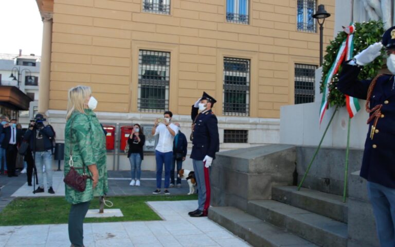 VIDEO-FOTO/ Festa della Repubblica, la cerimonia ad Avellino. E dal Prefetto “cartellino giallo” per Festa