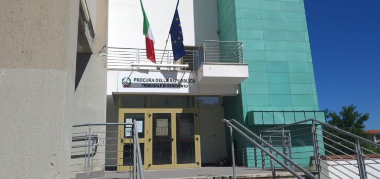 Procura di Benevento, scatta il divieto di avvicinamento per un 34enne di Bracigliano