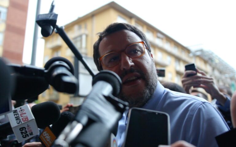 Sorpresa a Mondragone, riecco Salvini: “Qui al mattino quando quelli dei centri sociali dormono”