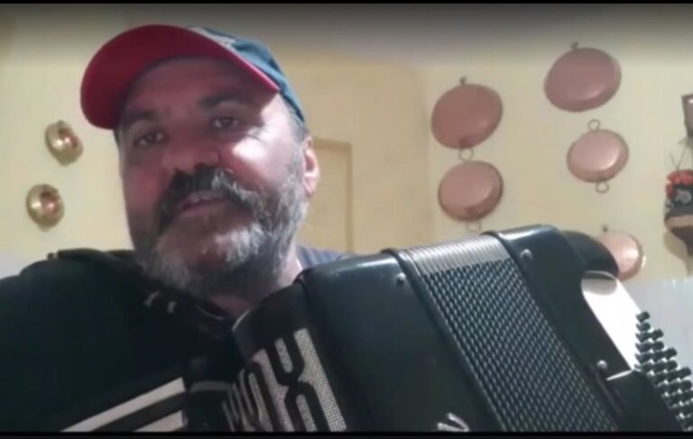 VIDEO/Silvino, l’artista irpino spopola sul web con le sue canzoni