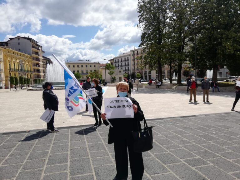 FOTO/ Coronavirus e burocrazia stanno mettendo in ginocchio l’Irpinia del lavoro. In piazza la rabbia Ugl