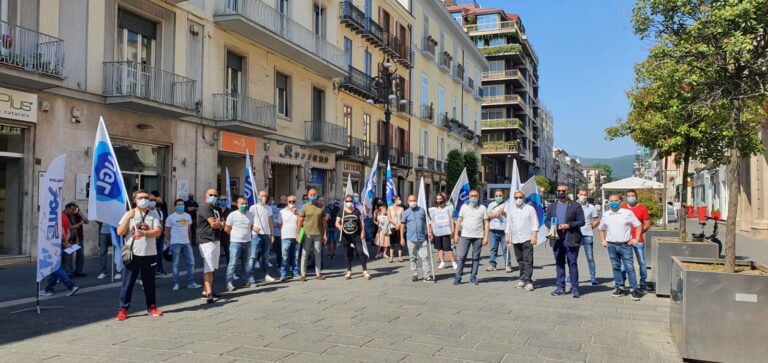 VIDEO/ Dramma occupazionale, Ugl in piazza anche ad Avellino