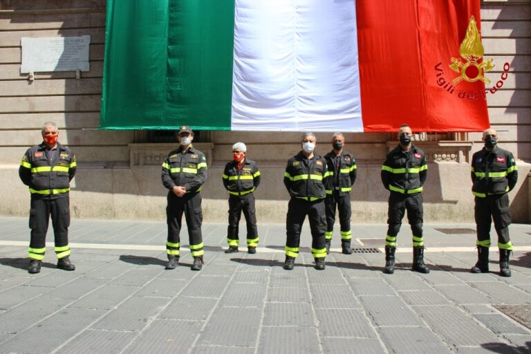 FOTO E VIDEO / Avellino, festa della Repubblica con i vigili del Fuoco