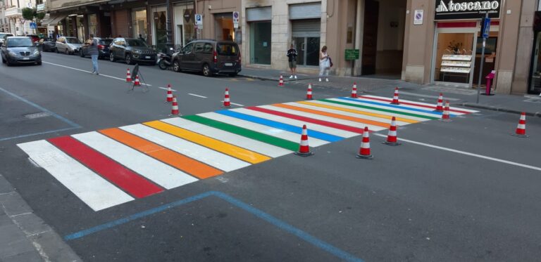 Avellino, strisce colorate in via Matteotti