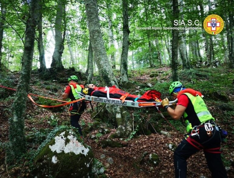 Maiori: Soccorso Alpino e Speleologico della Campania salva un uomo