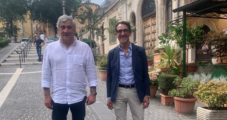 Regionali, Tajani incontra i candidati di Forza Italia. A “sorpresa” la telefonata di Berlusconi