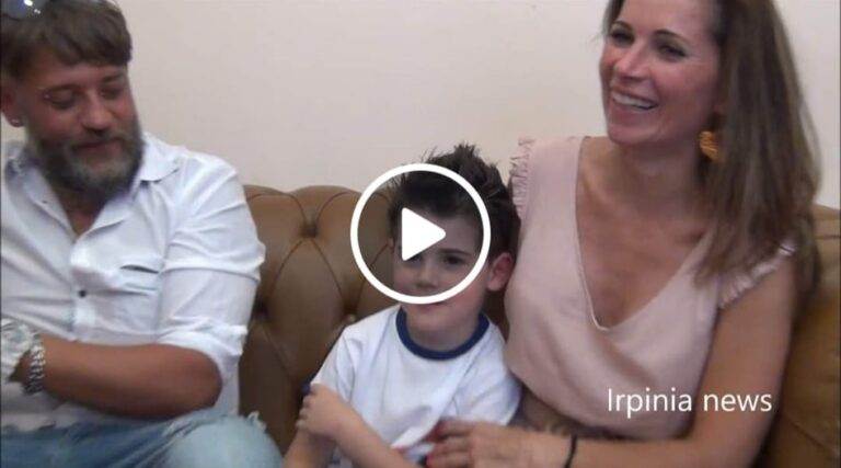 VIDEO/Il piccolo Ascanio torna a Mercogliano dopo le 2 operazioni al cuore e diventa sindaco per un giorno