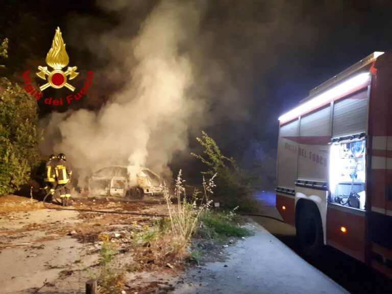 Incendiata l’auto che sarebbe stata usata per la rapina a Valle